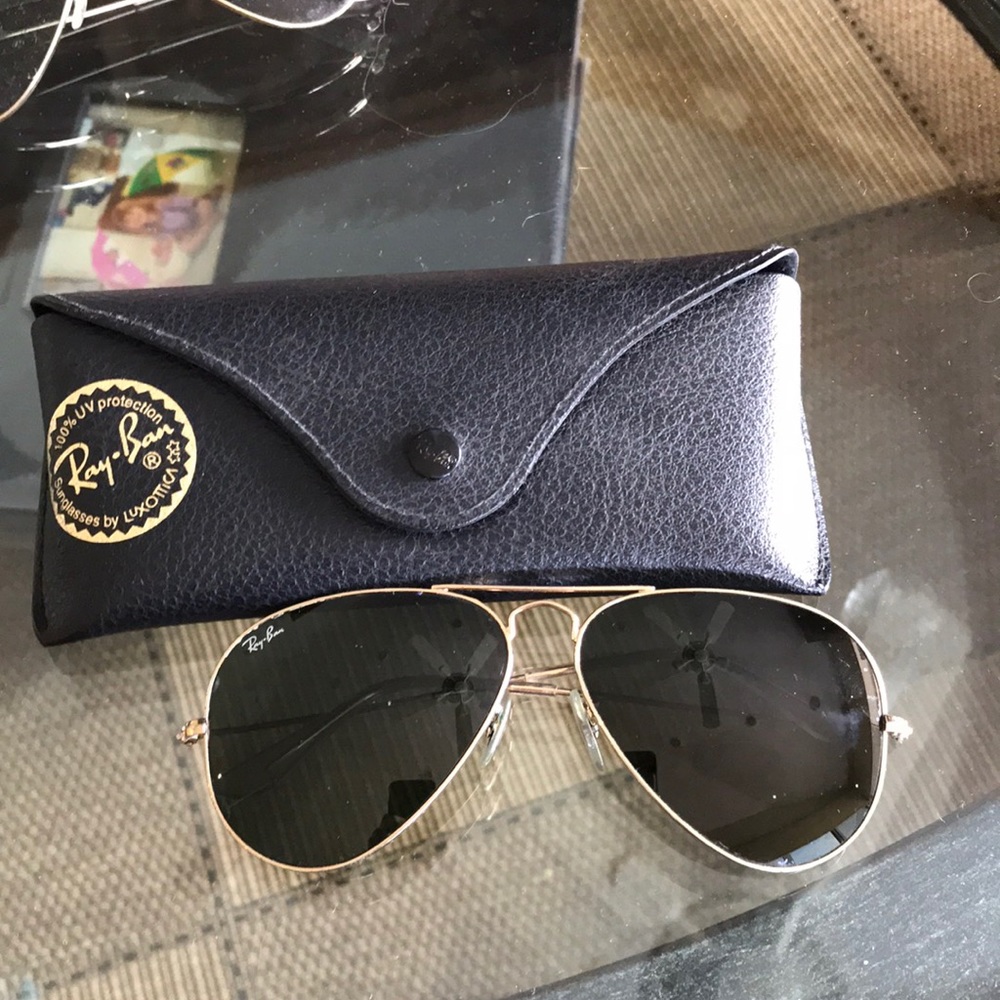 AUTHENTIC‼️ Black Aviator Ray-Bans with Gold Frame